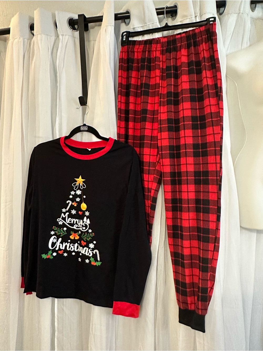 Family Christmas Pajamas. Black & Red Merry Christmas Pajama Set. - Picture 3 of 11